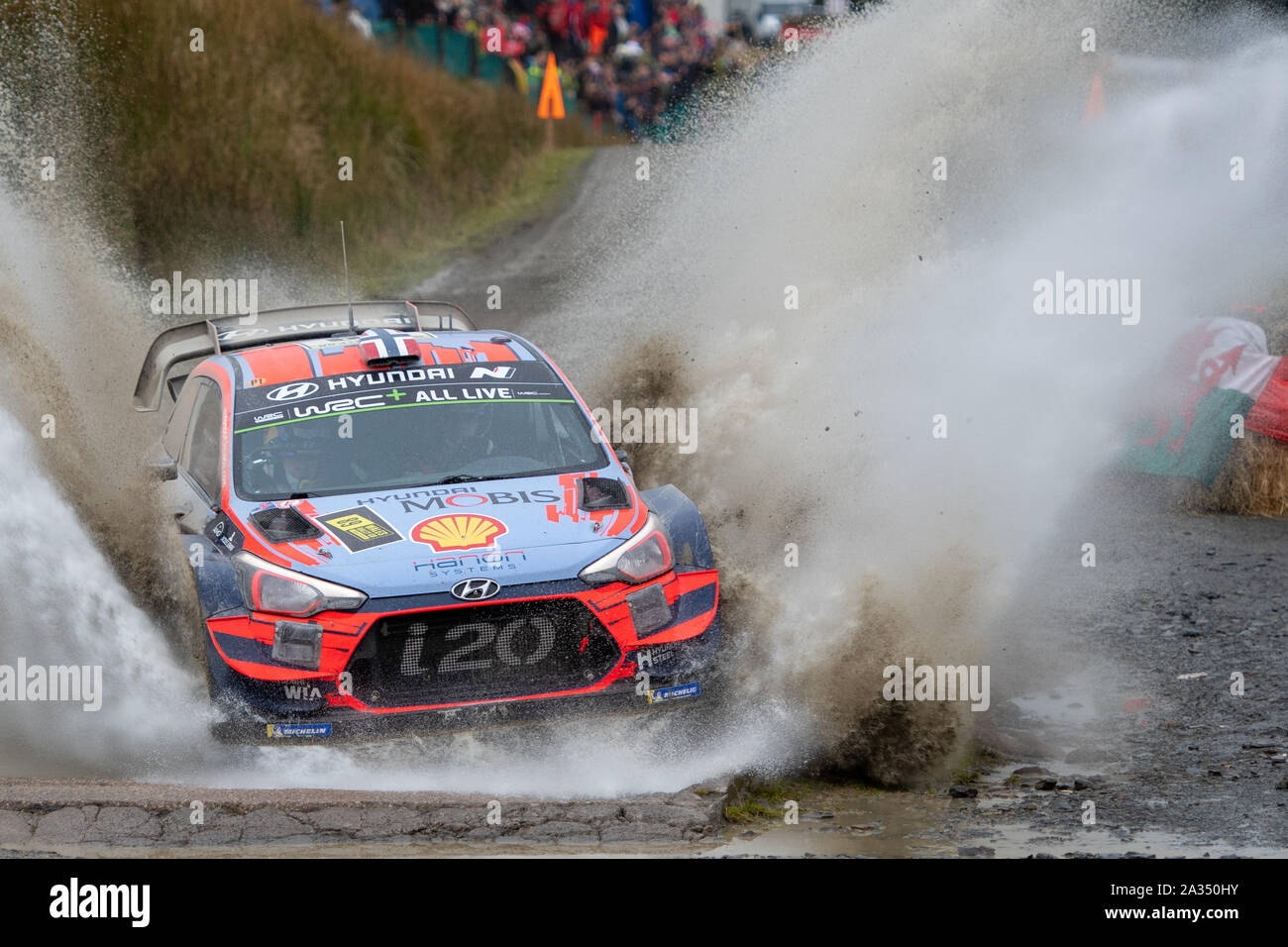 Hafren, UK. 05 Oct, 2019.ES13 Sweet Lamb, Hafren Wales Rally GB 2019 Étape 13 : Andreas Mikkelsen & Co Driver Anders JAEGER en compétition dans la Hyundai i20 WRC Hyundai coupé pour Shell Mobis World Rally Team en pleine mode contre les éclaboussures d'eau dans le Crédit : Gareth Dalley/News Images Banque D'Images