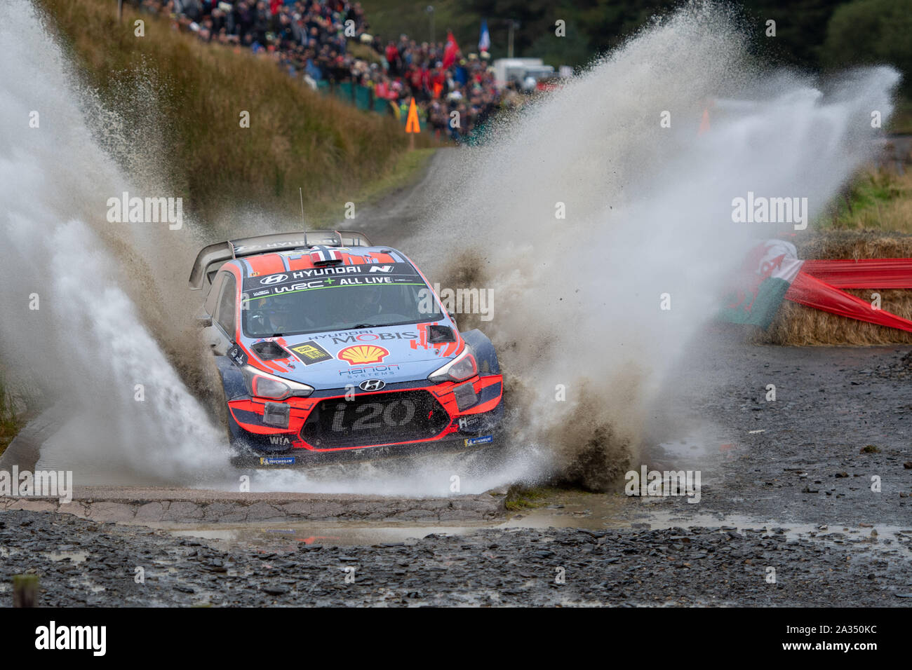 Hafren, UK. 05 Oct, 2019.ES13 Sweet Lamb, Hafren Wales Rally GB 2019 Étape 13 : Andreas Mikkelsen & Co Driver Anders JAEGER en compétition dans la Hyundai i20 WRC Hyundai coupé pour Shell Mobis World Rally Team hits de l'eau splash Sweet Lamb Crédit : Gareth Dalley/News Images Banque D'Images