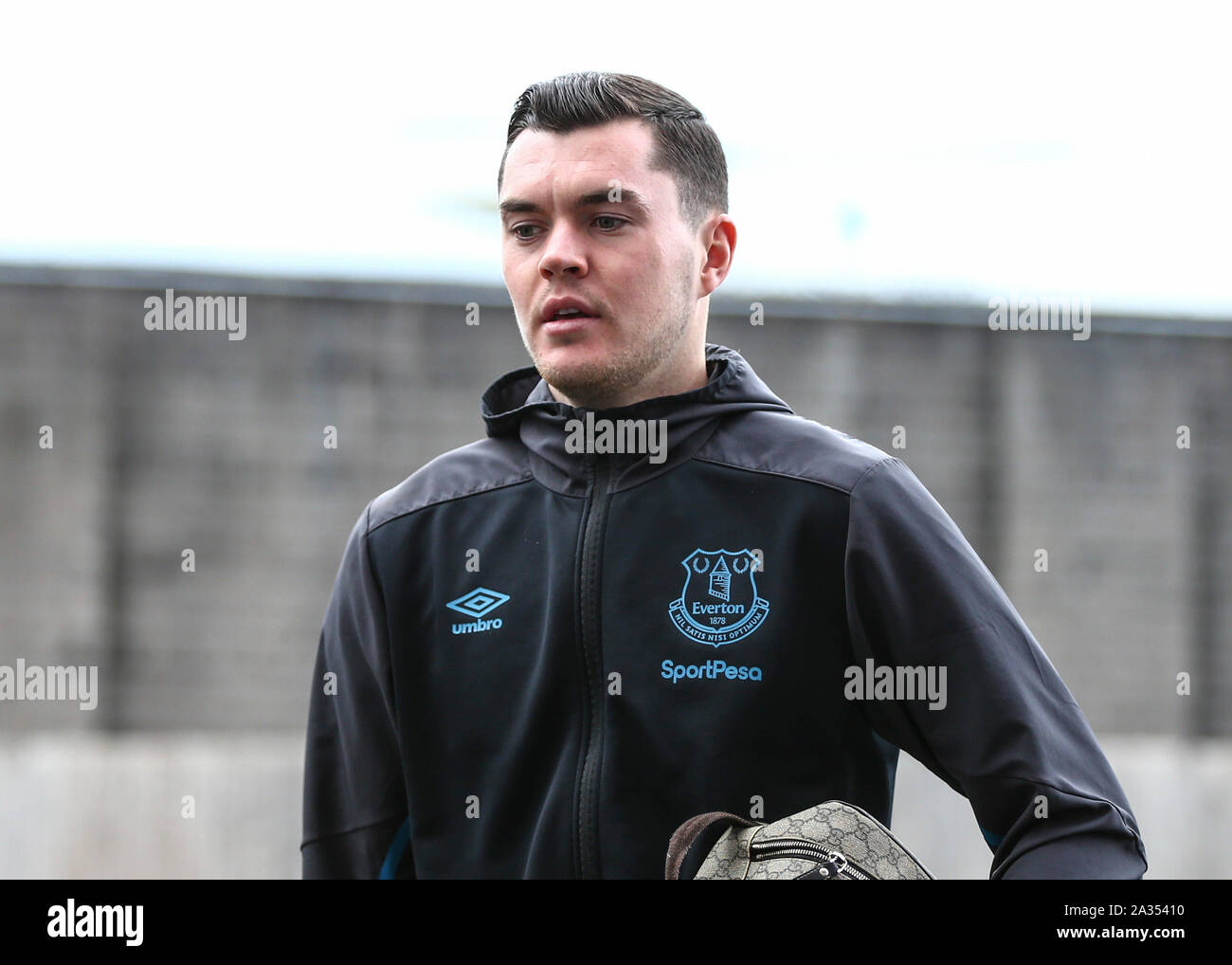 Turf Moor, Burnley, Lancashire. 5ème Oct, 2019. EPLPremier Burnely football, Ligue contre Everton ; Michael Keane de Everton arrive à son ancien club Burnleys terre Turf Moor - strictement usage éditorial uniquement. Pas d'utilisation non autorisée avec l'audio, vidéo, données, listes de luminaire, club ou la Ligue de logos ou services 'live'. En ligne De-match utilisation limitée à 120 images, aucune émulation. Aucune utilisation de pari, de jeux ou d'un club ou la ligue/player Crédit : publications Plus Sport Action/Alamy Live News Banque D'Images