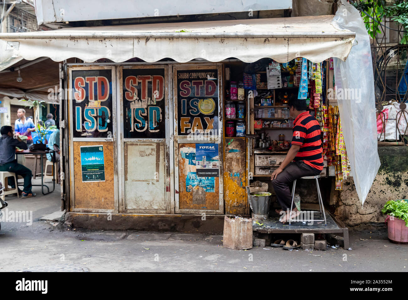 Mumbai, Maharashtra, Inde 12 août 2019 Mumbai Panwala Breach Candy vente du vendeur de rue ou paan feuille de bétel dans son magasin le 12 août 2019 Banque D'Images