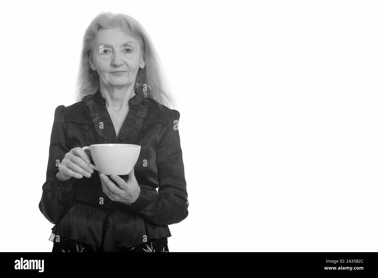 Studio shot of senior businesswoman holding Coffee cup Banque D'Images