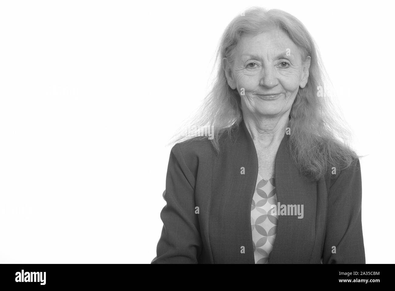 Studio shot of senior businesswoman en noir et blanc Banque D'Images