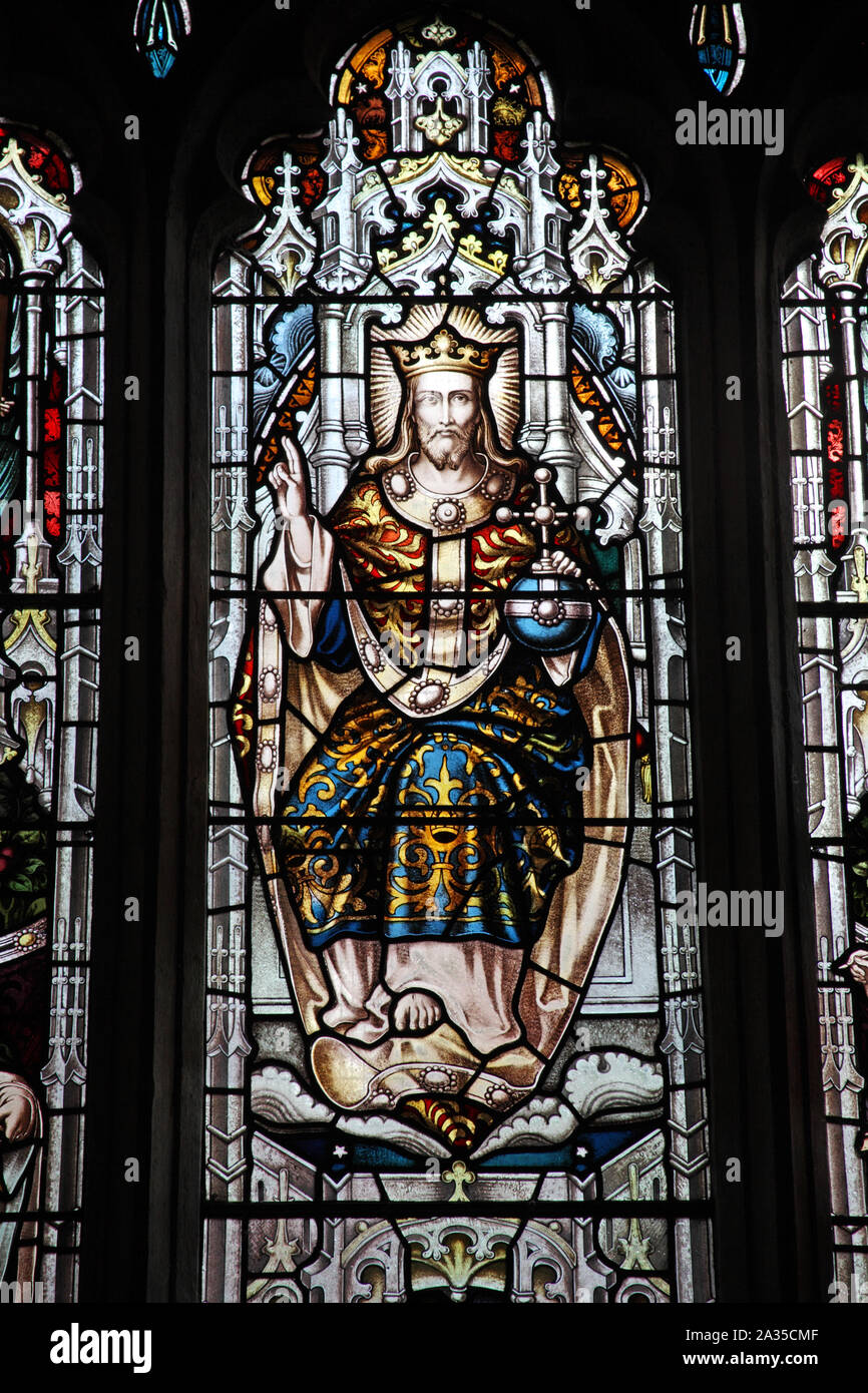Un vitrail représentant le Christ en majesté, Église de St Lawrence, Barton sur l'Heath, Warwickshire Banque D'Images