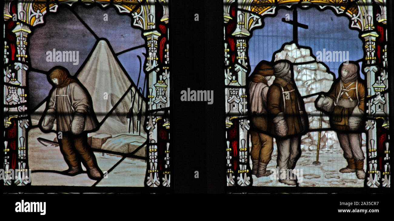 Un vitrail par le Kempe Studios. représentant des scènes de Falcon Scott's Expédition polaire, Église de St Peter, Binton, Warwickshire Banque D'Images