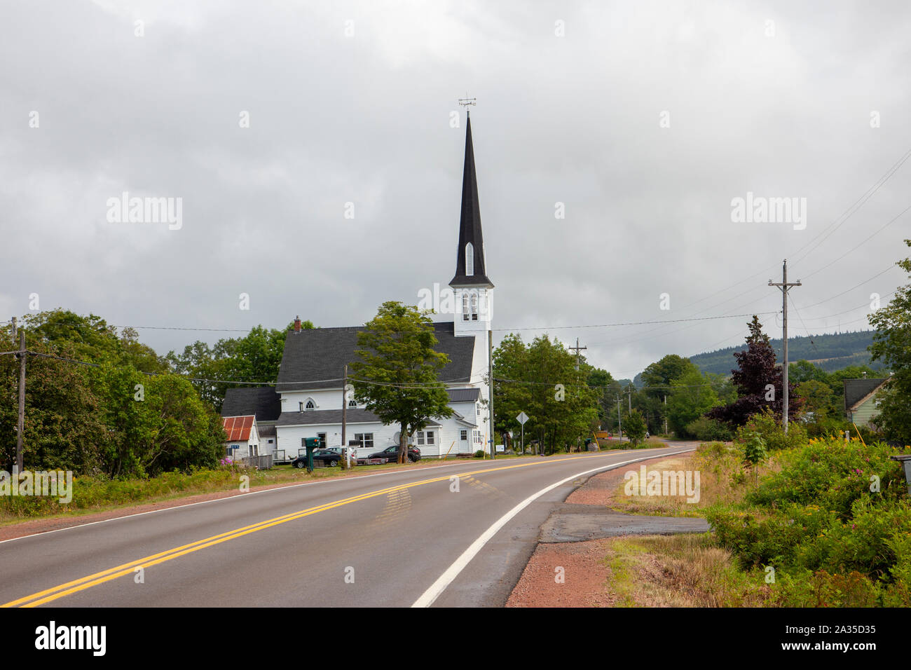 18 août 2019 - cinq îles, N.-É. - Les Peniel United Community Church sur la route 2, avec son clocher historique Banque D'Images