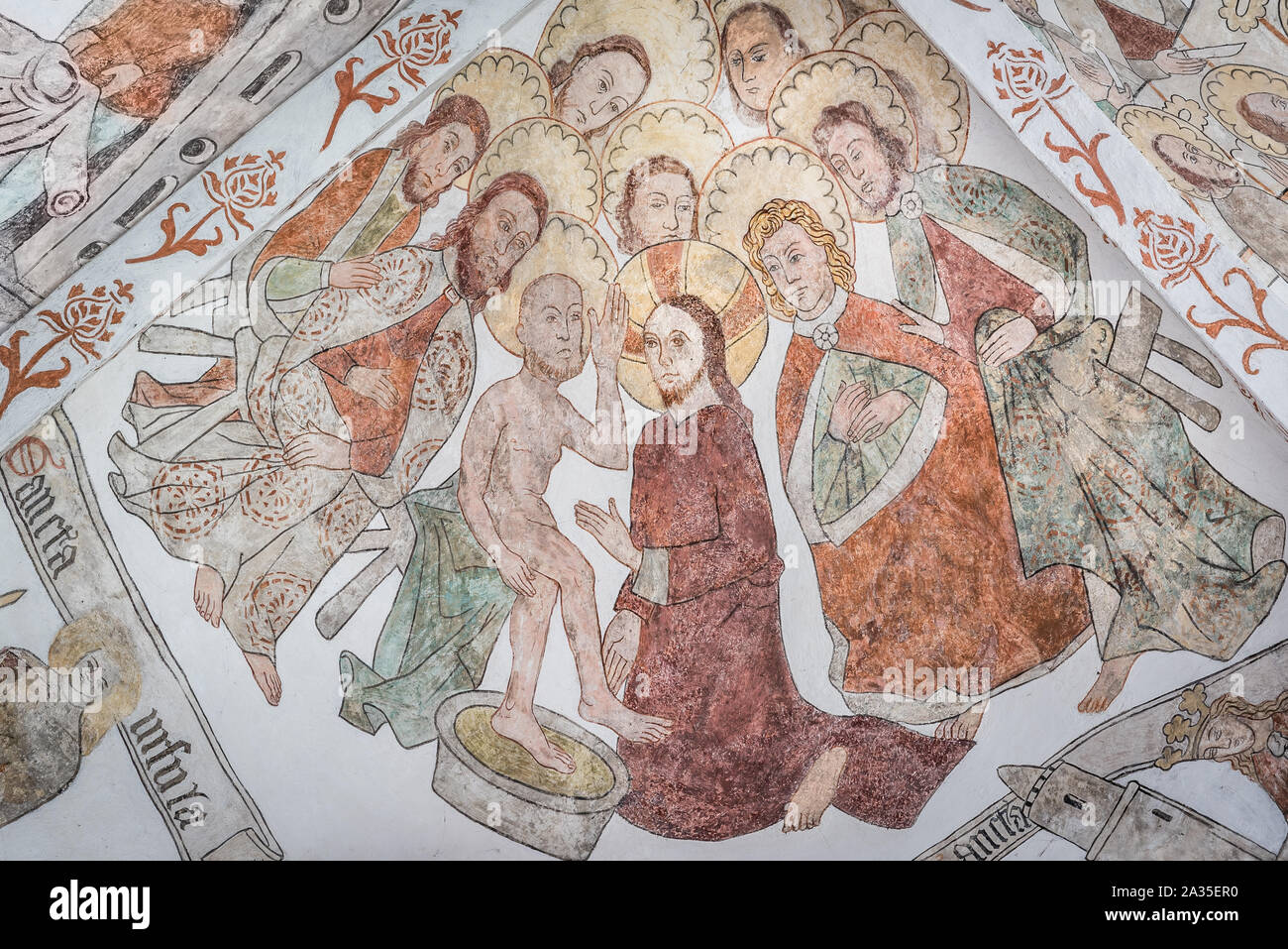 Le Christ lavant les pieds des Apôtres, une peinture murale d'environ l'année 1500 dans l'église de Sainte Marie, Elseneur, Danemark, le 14 mai, 2019 Banque D'Images