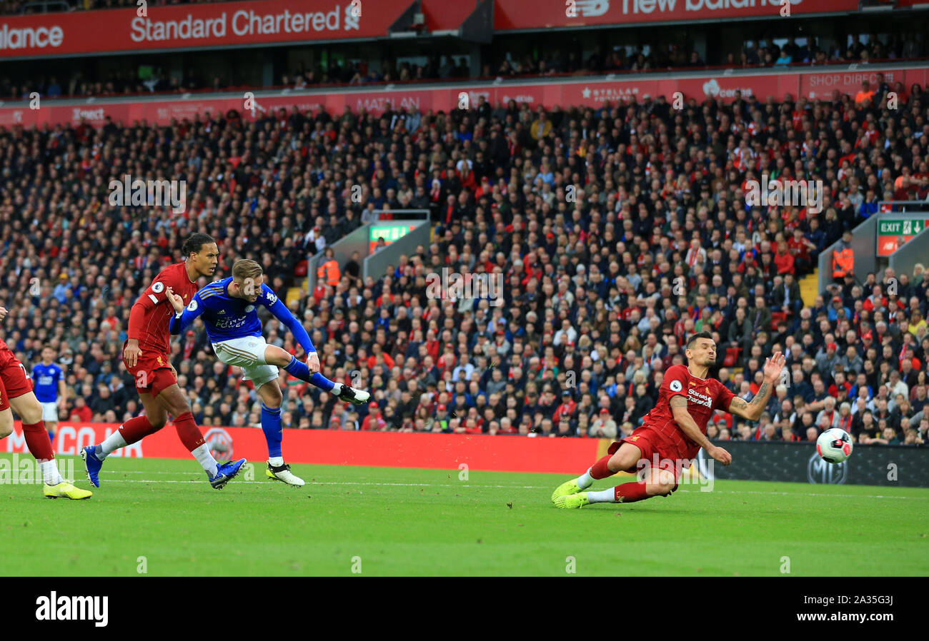 Anfield, Liverpool, Merseyside, Royaume-Uni. 5ème Oct, 2019. Premier League anglaise de football, Liverpool contre Leicester ; James Maddison de Leicester City beats Liverpool gardien Adrian à égaliser après 79 minutes - strictement usage éditorial uniquement. Pas d'utilisation non autorisée avec l'audio, vidéo, données, listes de luminaire, club ou la Ligue de logos ou services 'live'. En ligne De-match utilisation limitée à 120 images, aucune émulation. Aucune utilisation de pari, de jeux ou d'un club ou la ligue/player Crédit : publications Plus Sport Action/Alamy Live News Banque D'Images