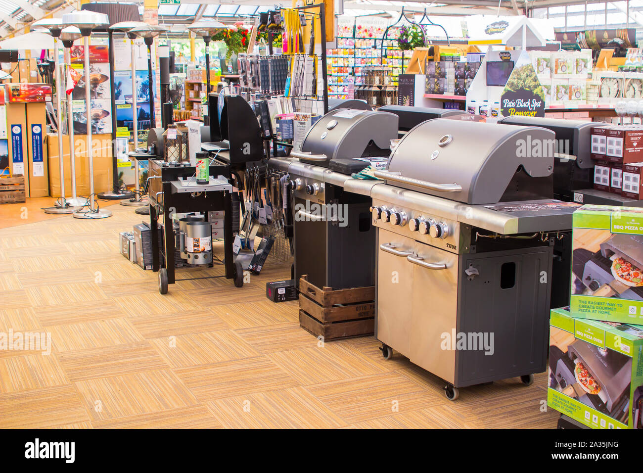 19 septembre 2018 un grand écran de barbecues et Chauffages Participation à vendre à Brambige Garden Centre dans le Hampshire en Angleterre Banque D'Images