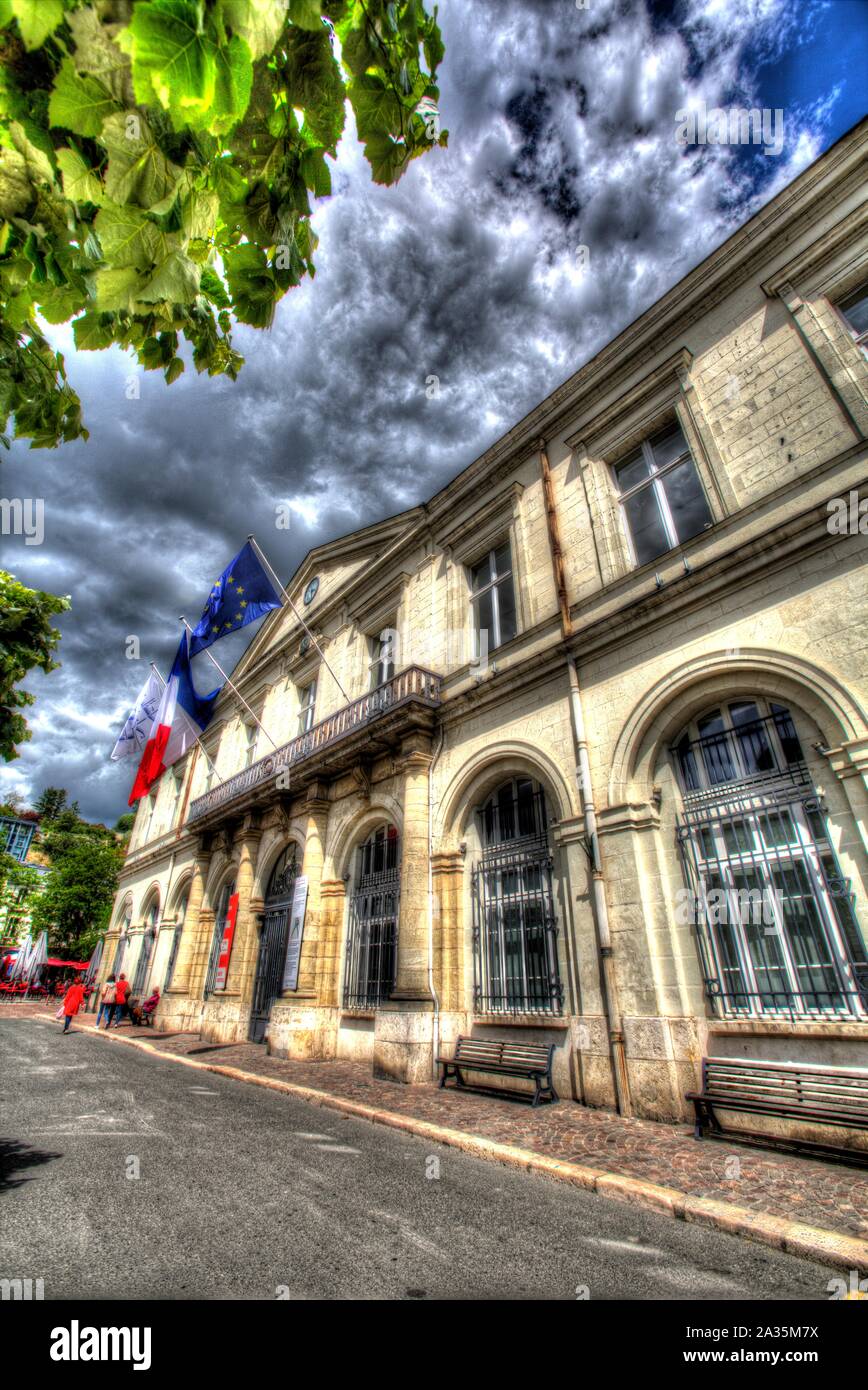 Chinon, France. Vue artistique de Chinon, Mairie, Place du Général de Gaulle. Banque D'Images