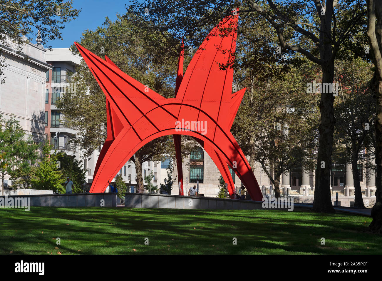 Tegosaurus "sculpture" ,créé par Alexander Calder, l'Hôtel de Ville d'Hartford, États-Unis Banque D'Images