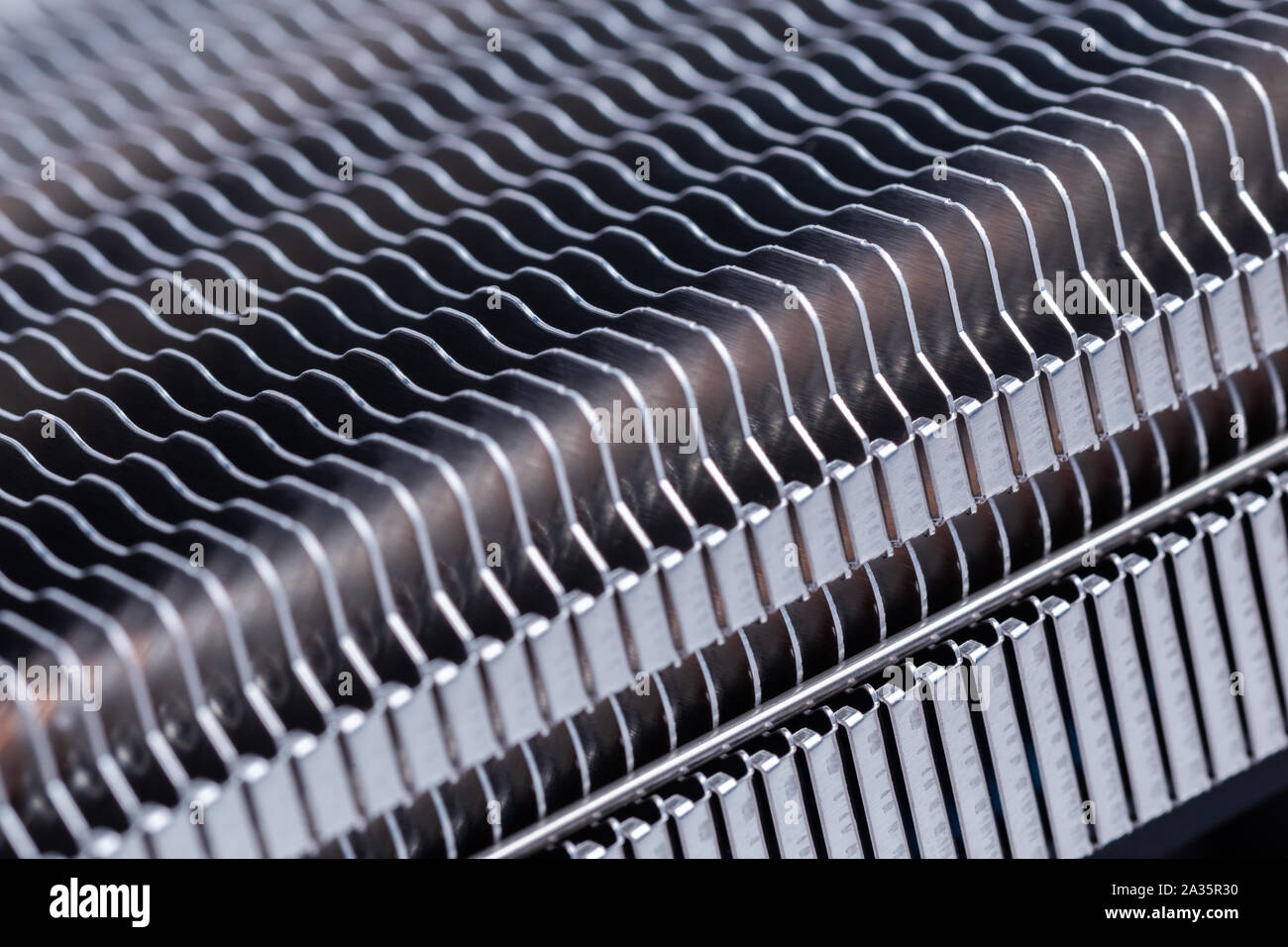 Grand tour de l'ordinateur de la chaleur de l'unité type radiateur gros plan macro fond avec focus sélectif, le flou et la composition en diagonale Banque D'Images