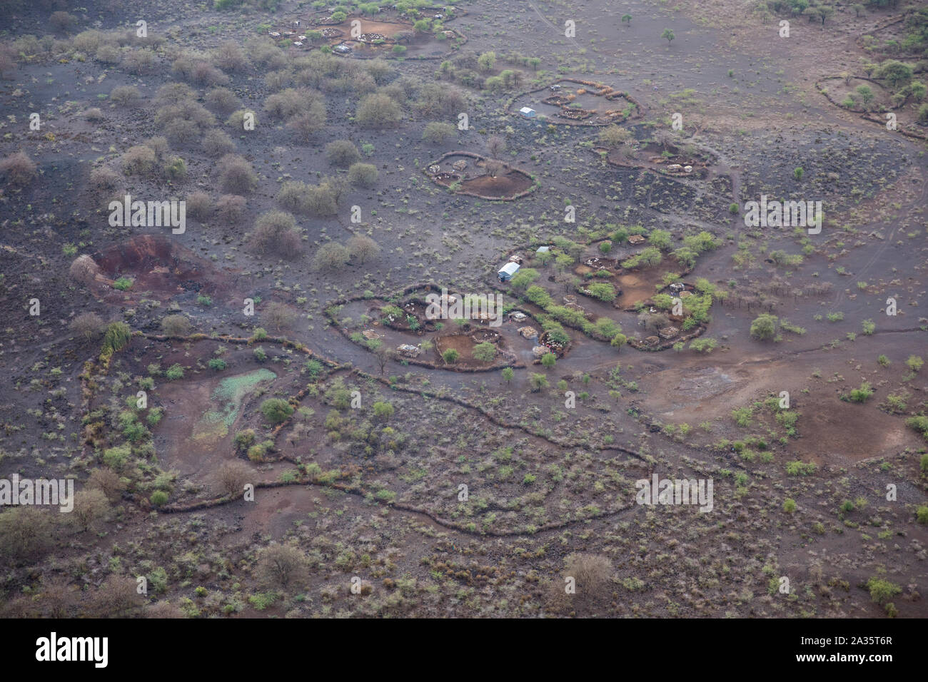 Afrique, Kenya, vue aérienne de la tribu Masai différends dans la vallée du Rift et près de Olorgesailie Banque D'Images