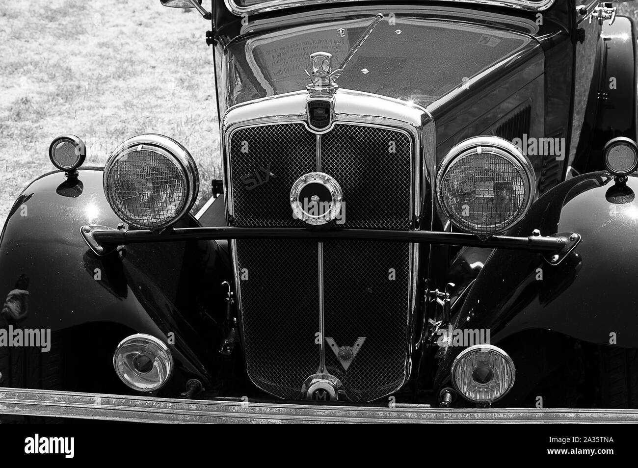 L'avant d'un livre vert 1930 Morris 10/6 sur l'affichage à une exposition de voiture Banque D'Images