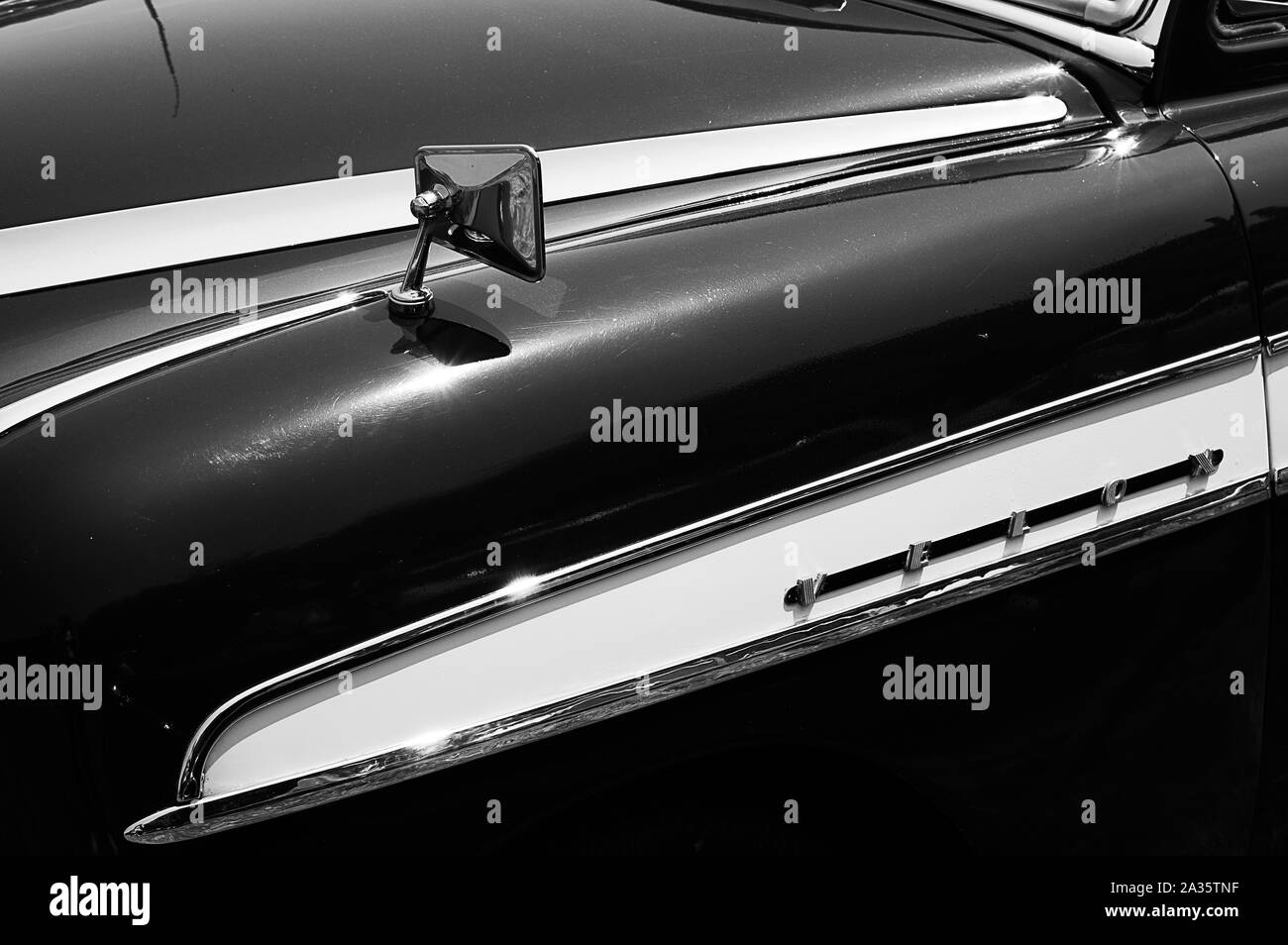 Le côté d'un blue 1950 Vauxhall Velox sur l'affichage à une exposition de voiture Banque D'Images