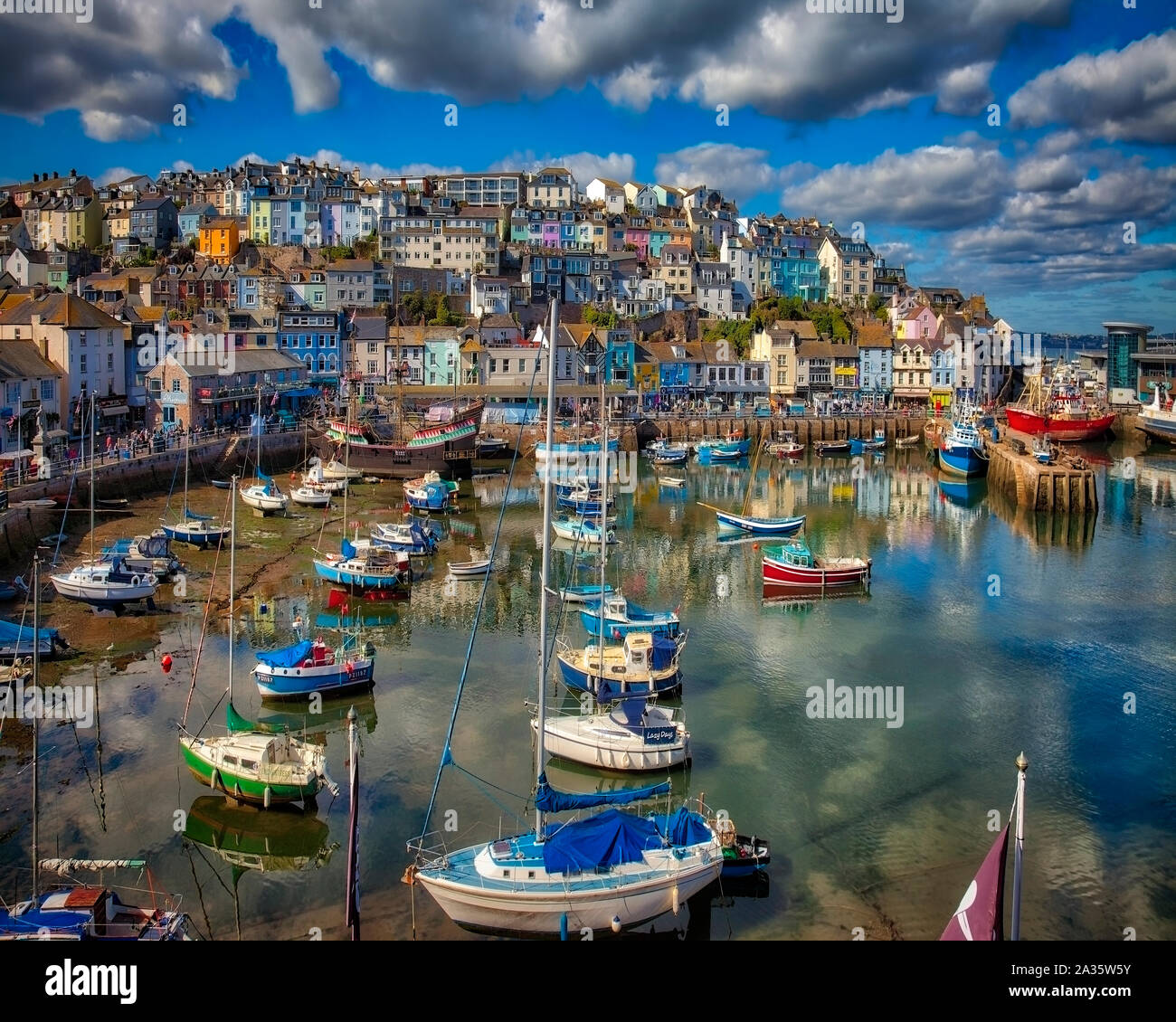 Go - DEVON : Bixham pittoresque Village et Port (image HDR convient pour Puzzle) Banque D'Images
