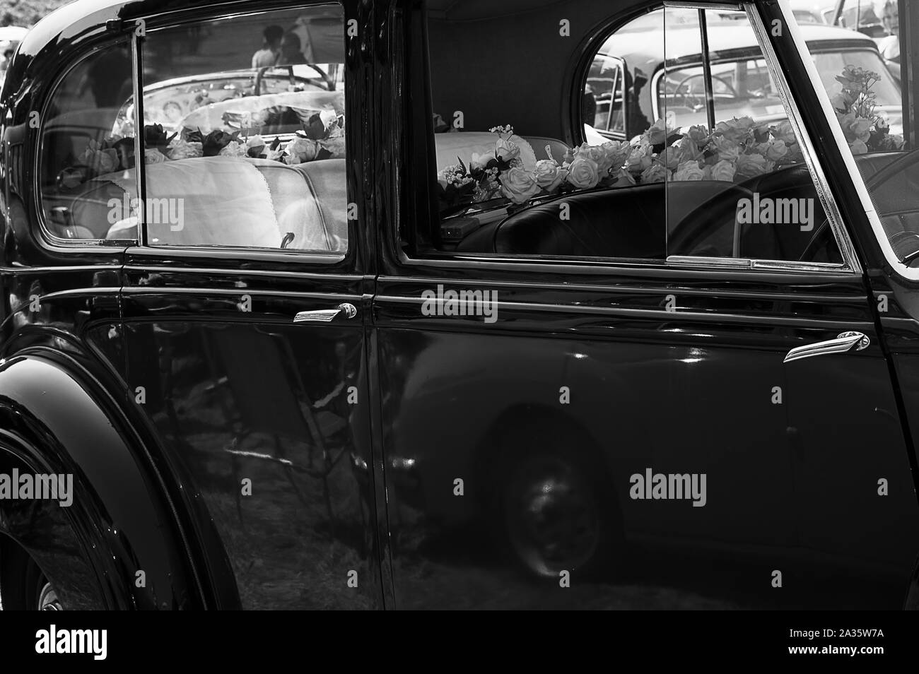 Le côté d'une voiture de mariage Rolls Royce vintage sur l'affichage à une exposition de voiture Banque D'Images