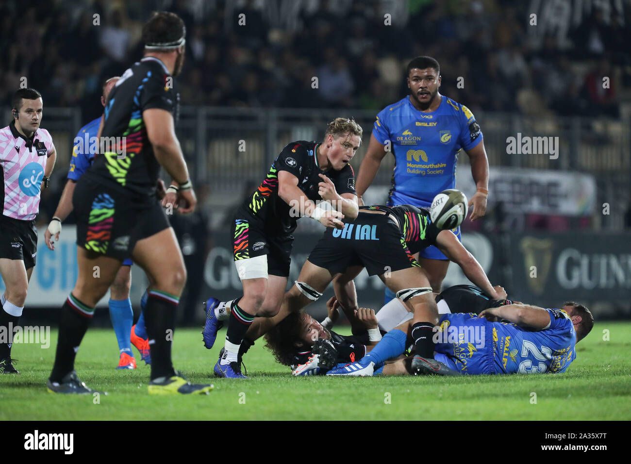 Parme, Italie. 05 Oct, 2019. Joshua renton apre ball après una ruck au cours de zèbre Rugby VS Dragons - Guinness Rugby Pro 14 - Crédit : LPS/Massimiliano Carnabuci/Alamy Live News Banque D'Images