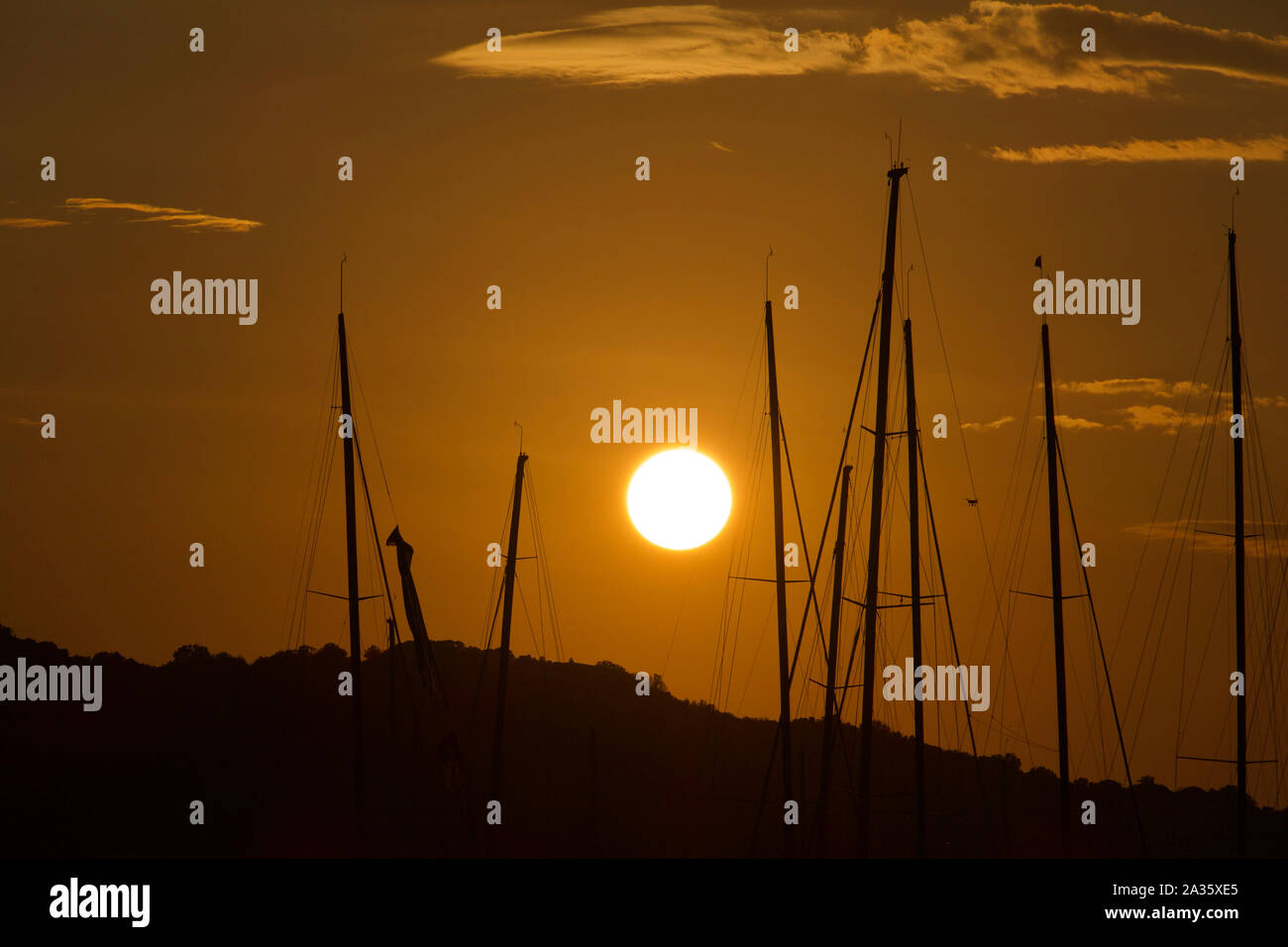 Coucher du soleil à Porto Cervo Marina, Sardaigne, Italie. La magnifique côte d'Emeraude. Banque D'Images