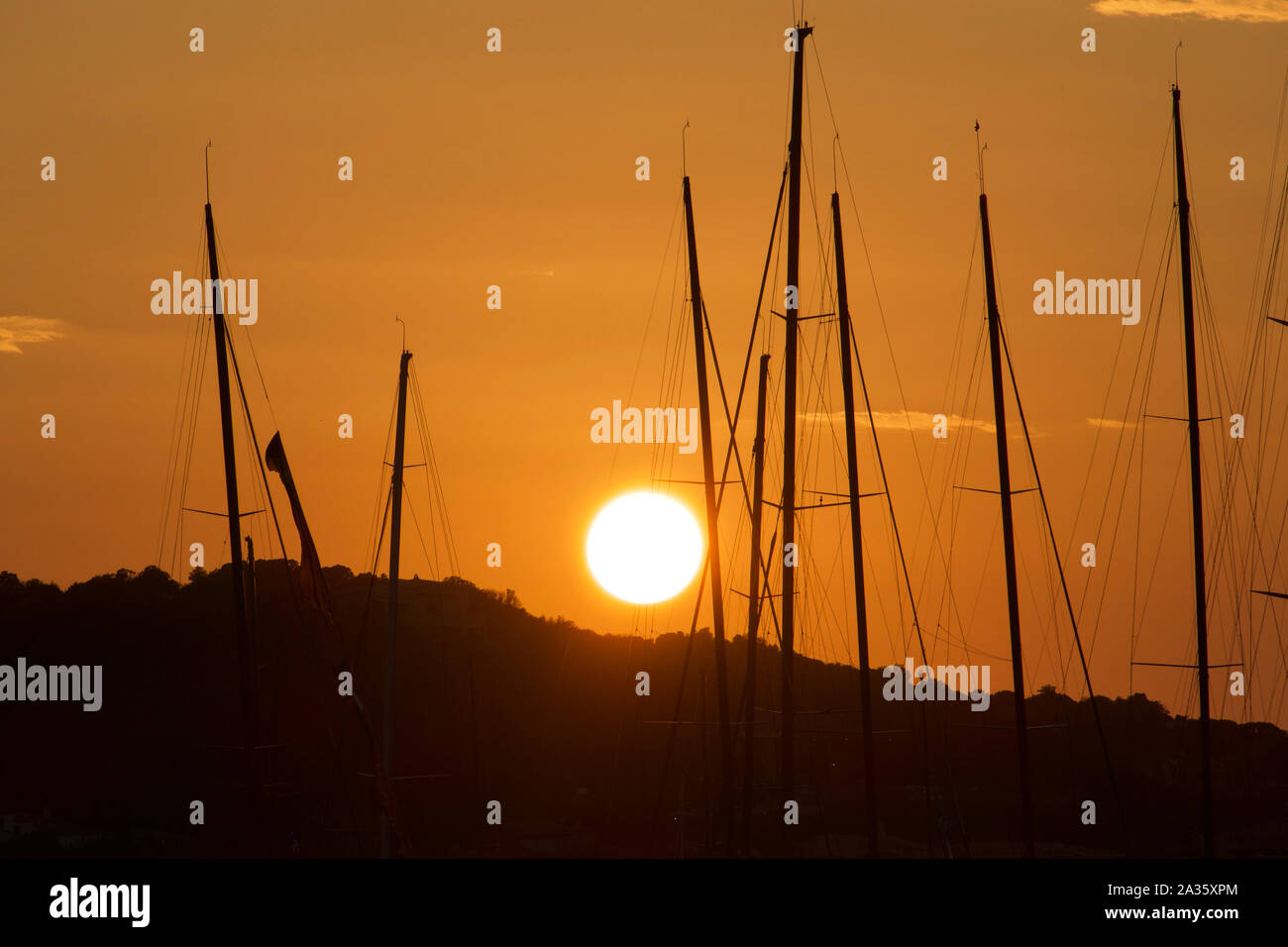 Coucher du soleil à Porto Cervo Marina, Sardaigne, Italie. La magnifique côte d'Emeraude. Banque D'Images