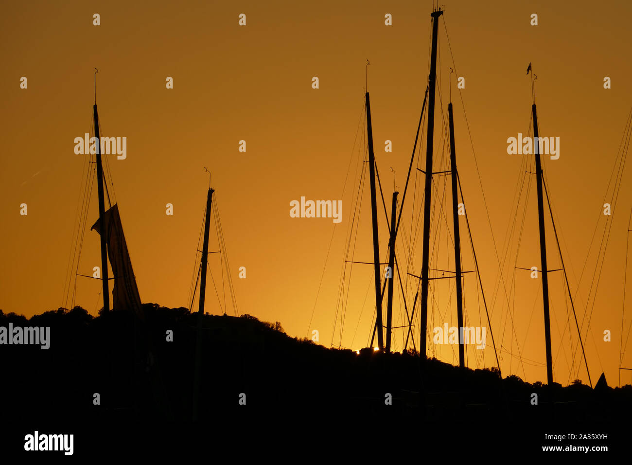 Coucher du soleil à Porto Cervo Marina, Sardaigne, Italie. La magnifique côte d'Emeraude. Banque D'Images