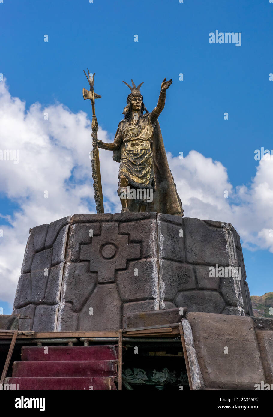 Statue de l'empereur Inca Pachacutec sur la Plaza de Armas à Cusco, Pérou. Banque D'Images