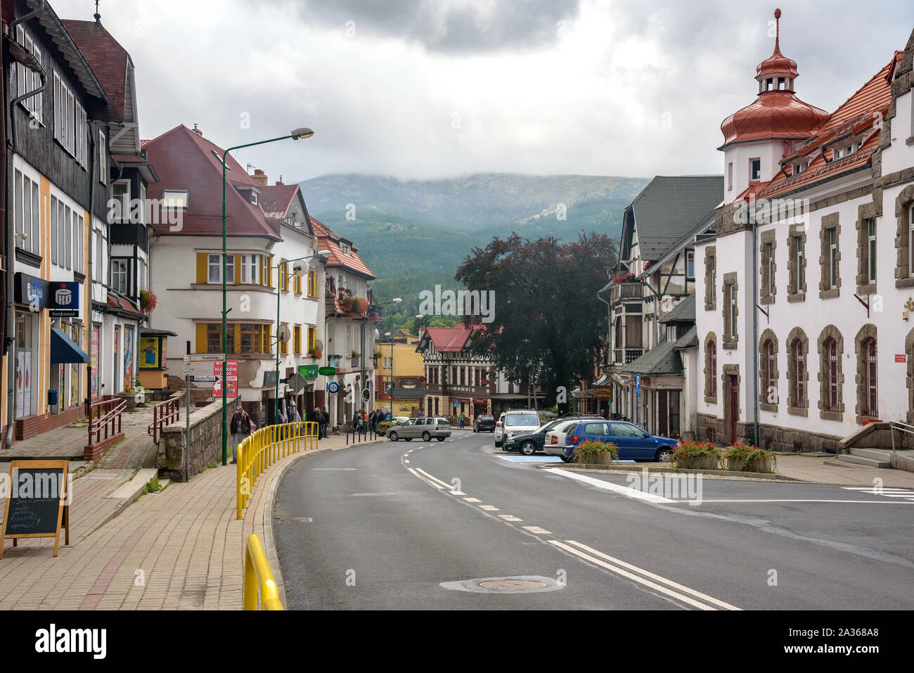 Szklarska Poreba, Pologne - 9 septembre 2019 : vue sur la rue principale de Szklarska Poreba, ville bien connue tourist resort à Giant Mountains Banque D'Images