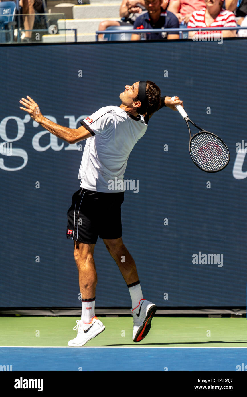 La Suisse de Roger Federer en compétition dans le troisième tour de l'US Open de Tennis 2019 Banque D'Images