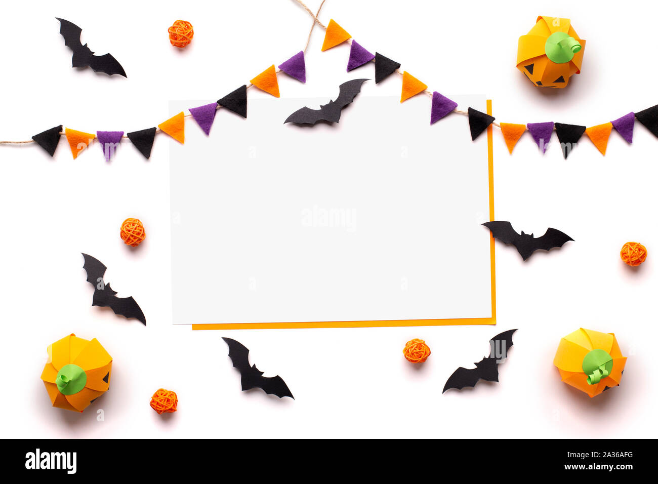 Halloween créatif avec des citrouilles, des chauves-souris d'arrière-plan et l'espace Banque D'Images