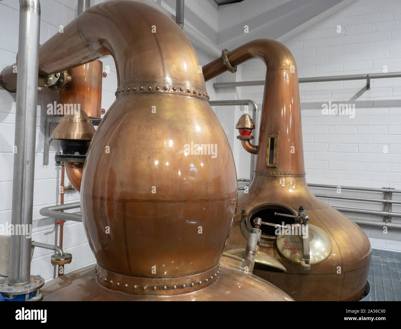 Alambics à whisky distillerie d'Edradour en Ecosse Banque D'Images