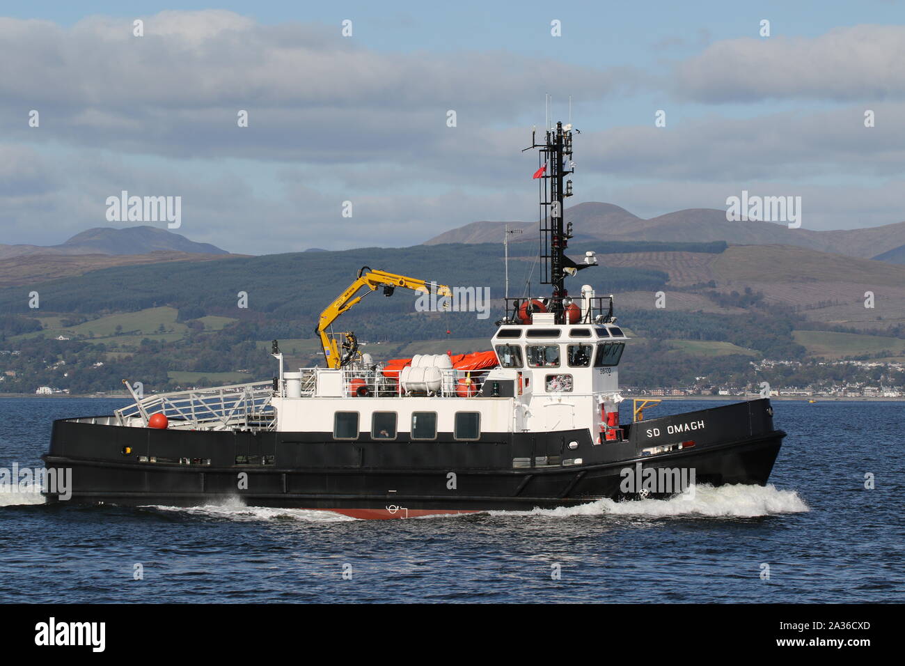 Omagh SD, un équipage de Clyde navire exploité par l'offre de services maritimes de Serco, passant au cours de l'exercice Joint Warrior Greenock 19-2. Banque D'Images