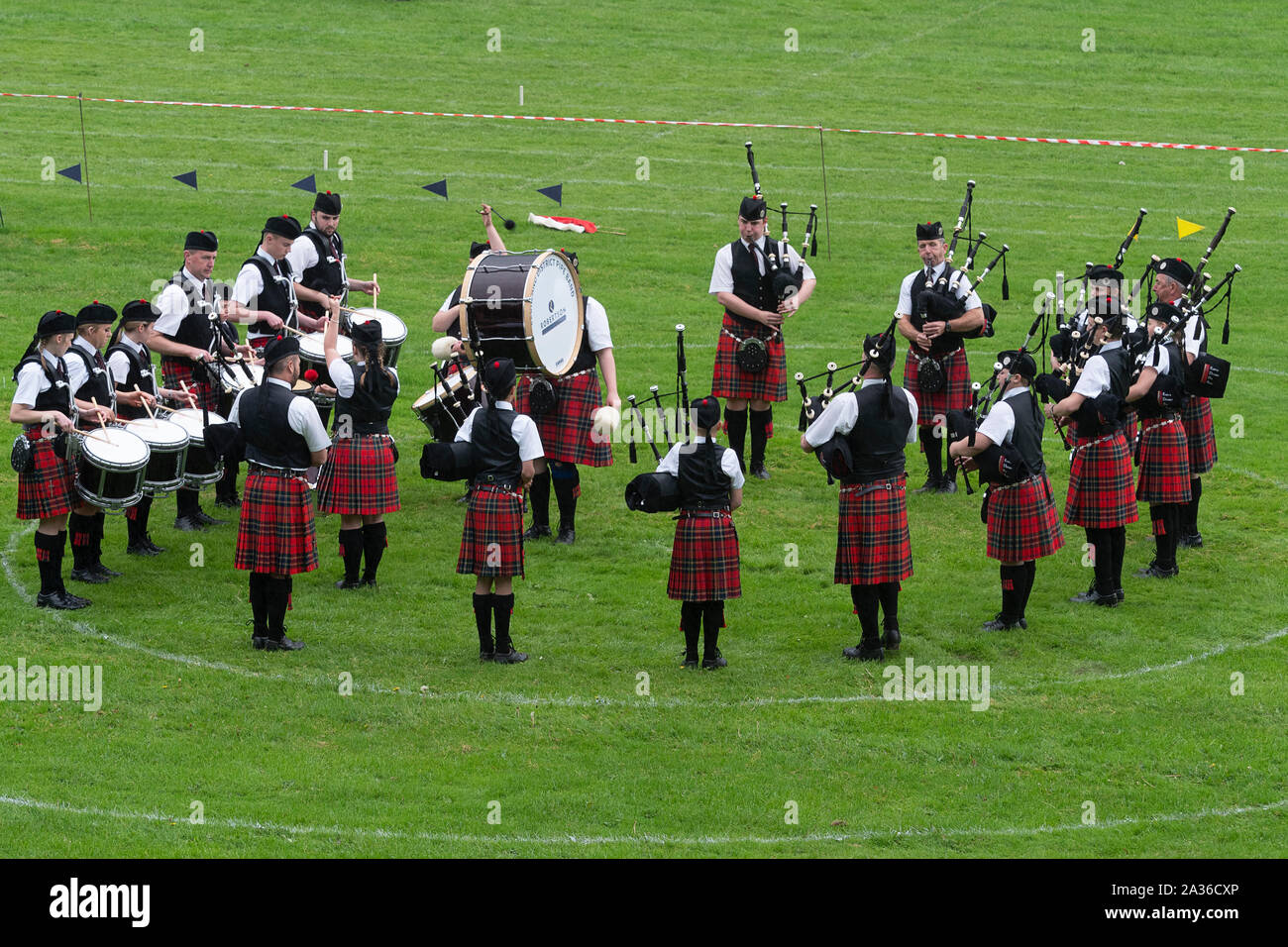 Pitlochry, ÉCOSSE - 14 Sep 2019 : Pipe Band à l'affiche à l'Ecosse Highland Games, Pitlochry Banque D'Images