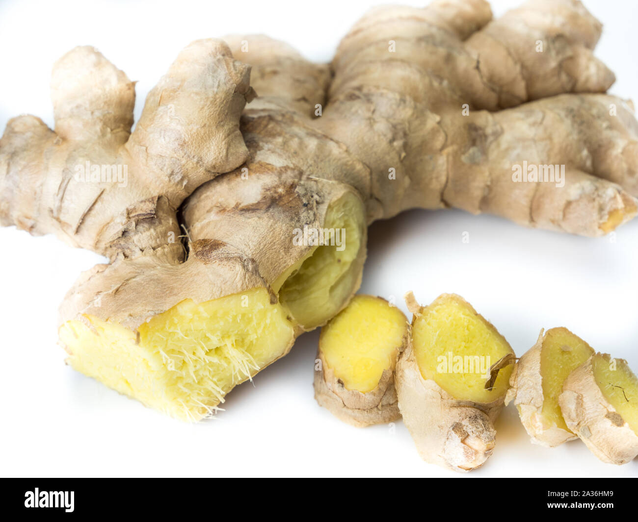 Isolé des tubercules de gingembre Banque D'Images
