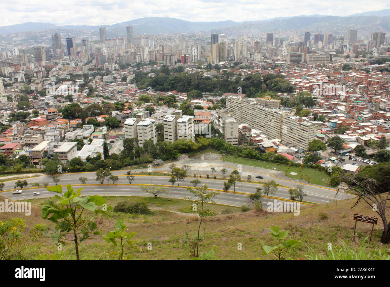 Superbe vue de Caracas capitale centre-ville avec des bâtiments d'affaires principal de l'hôtel El Avila mountain Venezuela Banque D'Images