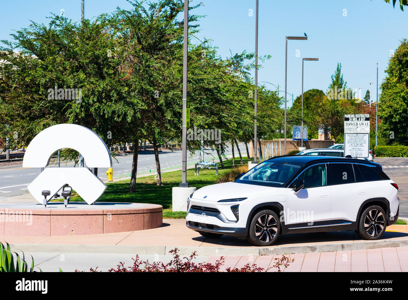 NIO ES6 SUV électrique voiture semi-autonome sur l'écran près de constructeur automobile chinois logiciel NIO development office dans la Silicon Valley Banque D'Images