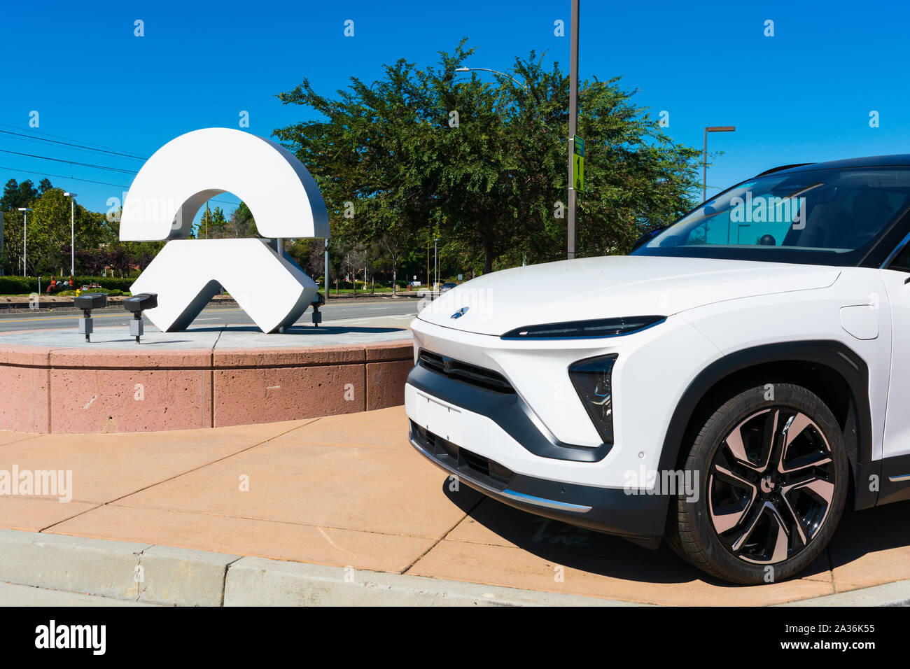 NIO ES6 SUV électrique voiture semi-autonome sur l'écran près de constructeur automobile chinois logiciel NIO development office dans la Silicon Valley Banque D'Images