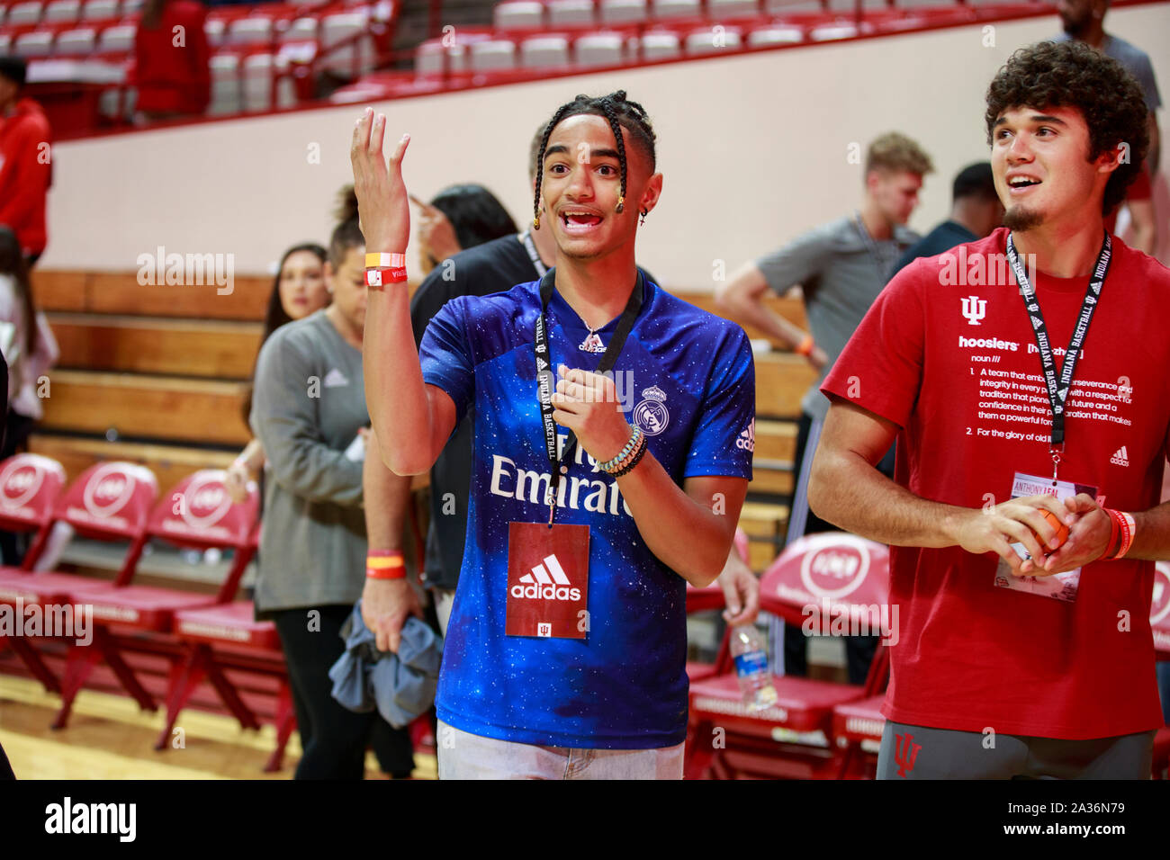L'Université de l'Indiana basketball recruter Khristian Lander visites Assemblée Générale Hall au cours de l'hystérie, Hoosier Samedi, Octobre 5, 2019 à Bloomington, Ind. l'hystérie Hoosier officiellement l'événement débute la saison de basket-ball à l'Université d'Indiana, dont l'équipe nationale a remporté cinq titres de basket-ball de NCAA Division 1. (Photo de Jeremy Hogan/l'Bloomingtonian) Banque D'Images