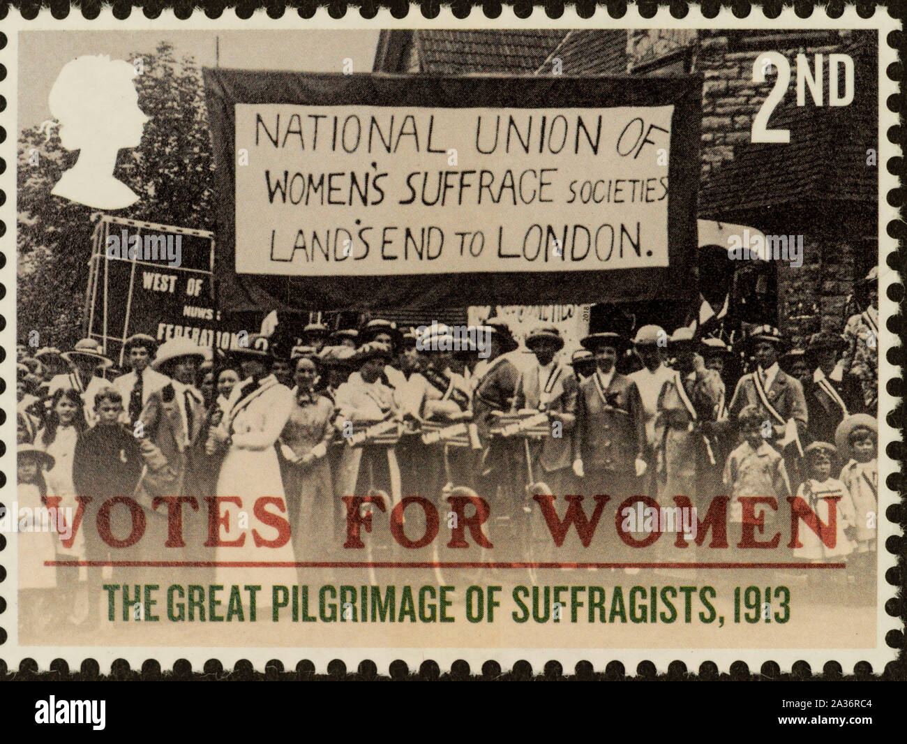 Le vote des femmes stamp, publié en février 15, 2018, par Royal Mail, au Royaume-Uni. Collection privée. Sa conception est en vedette photographie de campagne dans la décennie avant le droit de vote passant 1918 Loi sur la représentation du peuple. Le grand pèlerinage de suffragettes, 1913. Banque D'Images