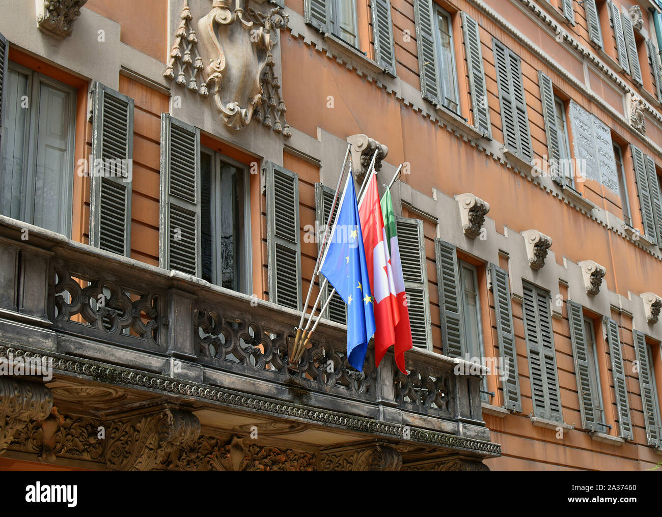 Drapeaux Suisse Set Canton de Lugano, Tessin, Suisse. Banque D'Images