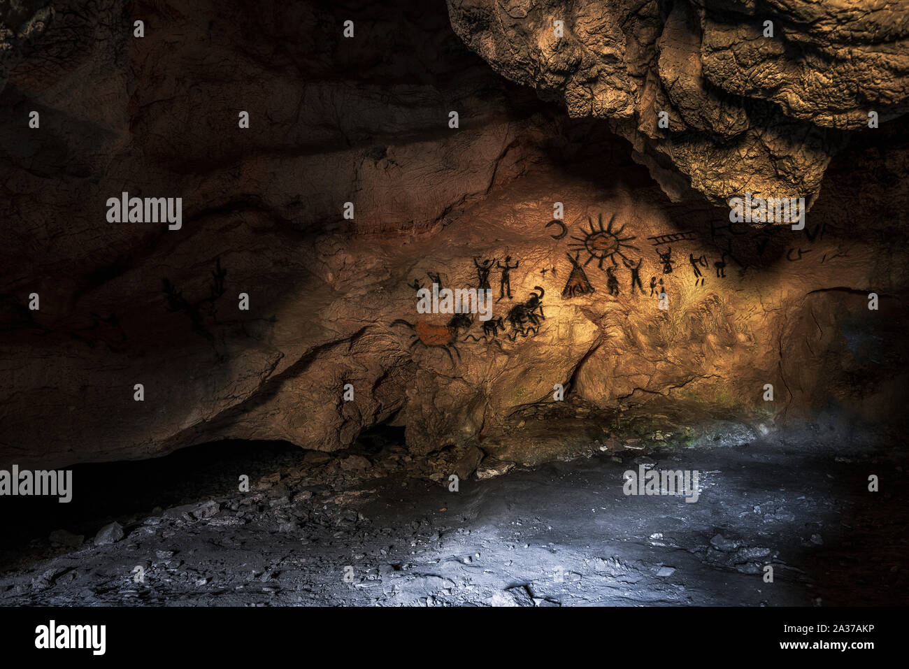 Dessin d'un ancien homme de l'âge de pierre dans une grotte. La Peinture préhistorique. Banque D'Images