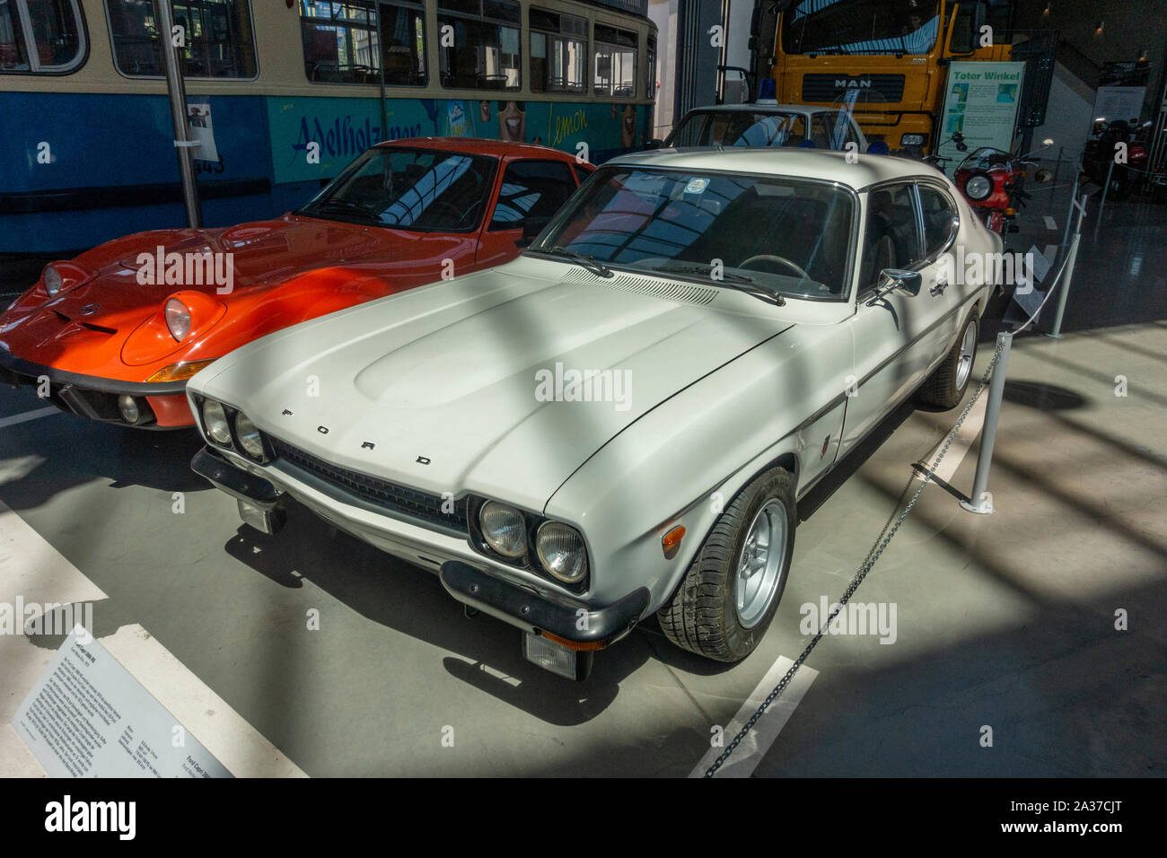 Une Ford Capri 2600 RS, Ford Werke Koln (1973) dans le Deutsches Museum (Musée allemand des transports Verkehrszentrum), Munich, Allemagne. Banque D'Images