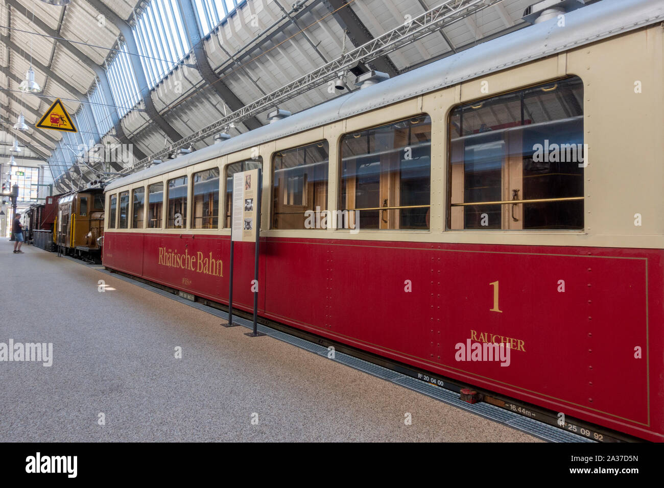 Un Rhatische Bahn Voiture Pullman en 1154 sur l'affichage dans le Deutsches Museum (Musée allemand des transports Verkehrszentrum), Munich, Allemagne. Banque D'Images