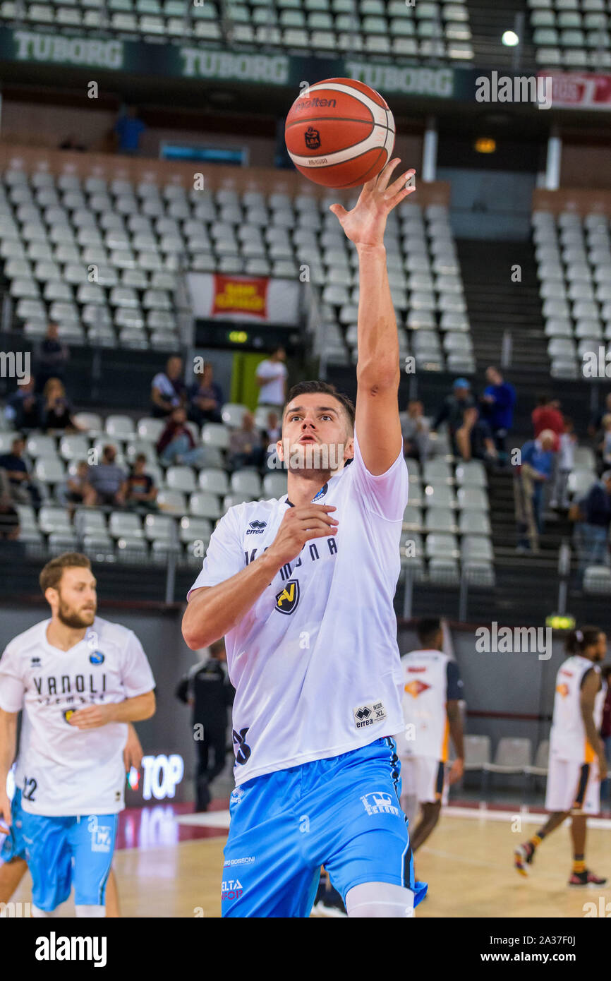 Roma, Italie, 06 octobre 2019, Vojislav Stojanovic , vanoli cremona, panier au cours de Virtus Roma vs Vanoli Cremona - panier de basket-ball italien une série Championship - Crédit : LPS/Carlo Cappuccitti/Alamy Live News Banque D'Images