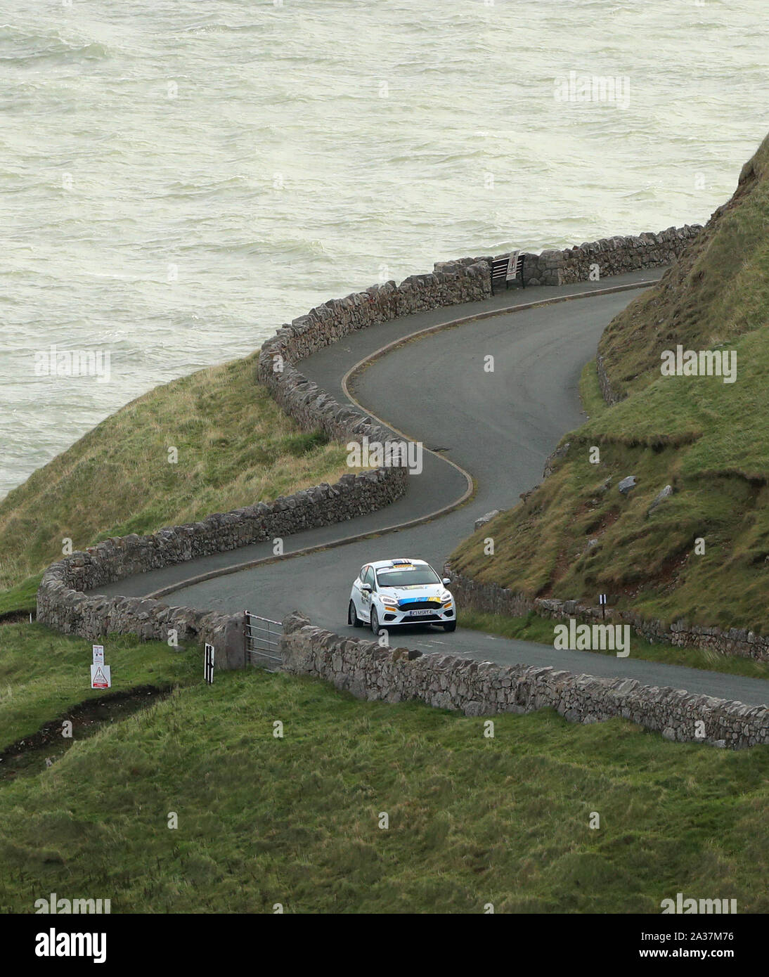 Roland de l'Estonie et Ken Poom Jarveoja dans une Ford Fiesta R2 pendant quatre jours du Wales Rally GB. Banque D'Images