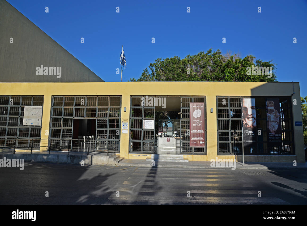 L'entrée du musée archéologique, Héraklion, Crète, Grèce. Accueil à des artefacts du palais de Knossos et de la civilisation minoenne. Banque D'Images