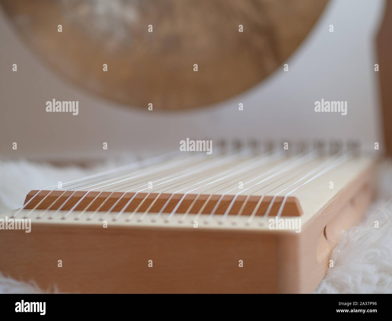 Le son d'un gong et monocorde de cérémonie calmantes et relaxantes Banque D'Images