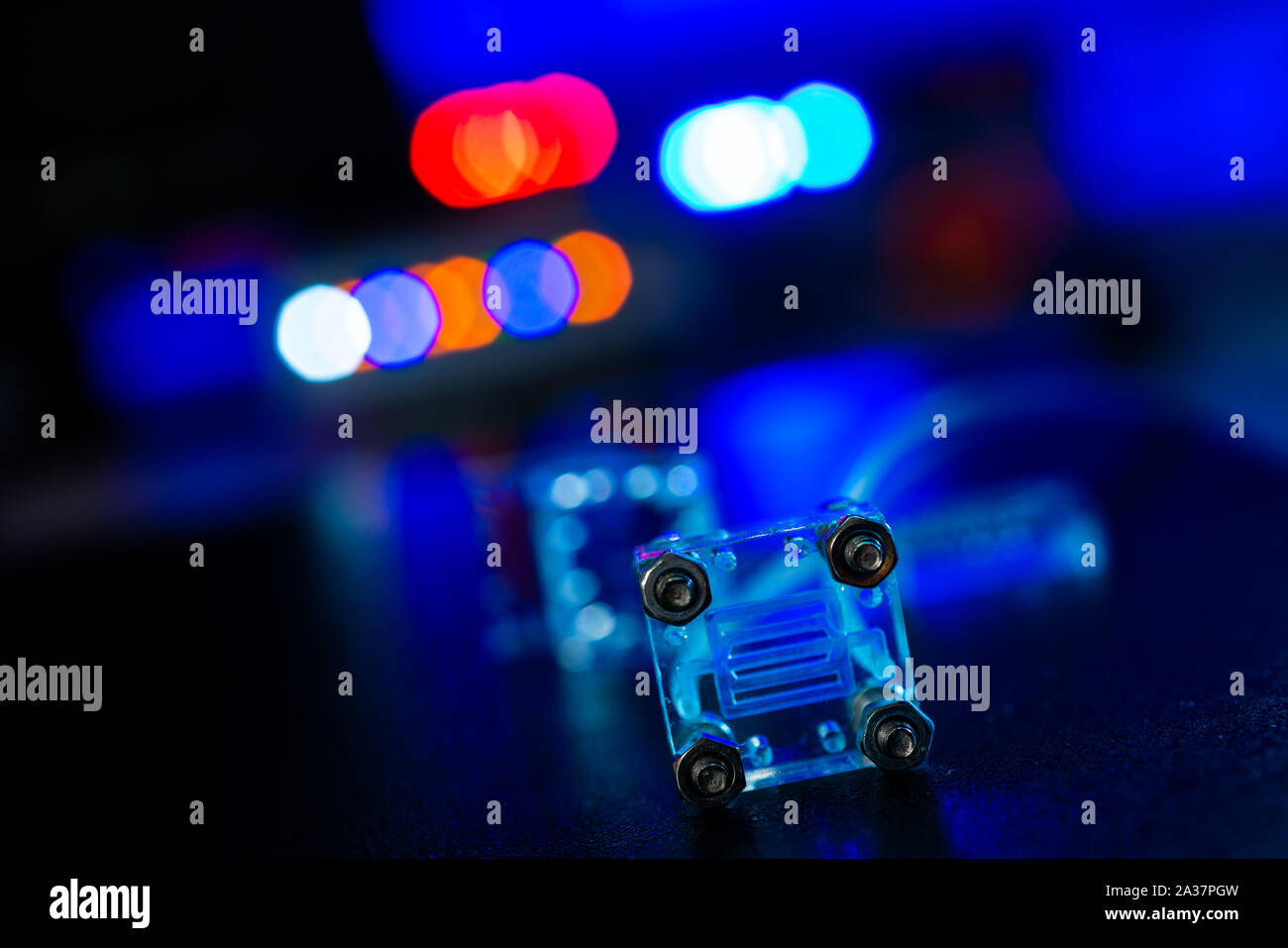 Organe-sur-puce (OOC) - dispositif microfluidique puce qui simule les organes biologiques c'est le type d'organes artificiels. Conception de prototypes de laboratoires sur puce Banque D'Images