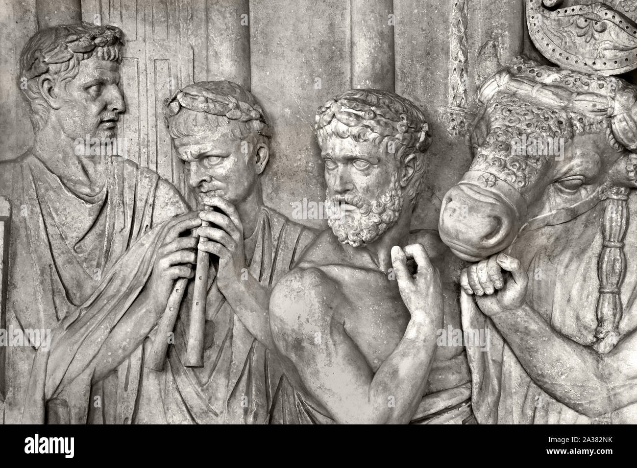 Les Préparatifs D'un Sacrifice (Fragment) 2E Siècle Rome En (Participants  De Cette Cérémonie Religieuse, L'homme Dans Une Toge, Joueur De Flûte, Deux  Adjoints Responsables De L'éducation Et De Tuer Le Taureau Du