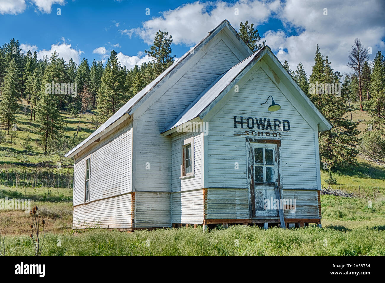 PRINEVILLE, OREGON - juin 8, 2019 : l'historique d'une école à Howard est préservé au milieu de la montagne dans le centre de l'Orego Ochoco Banque D'Images