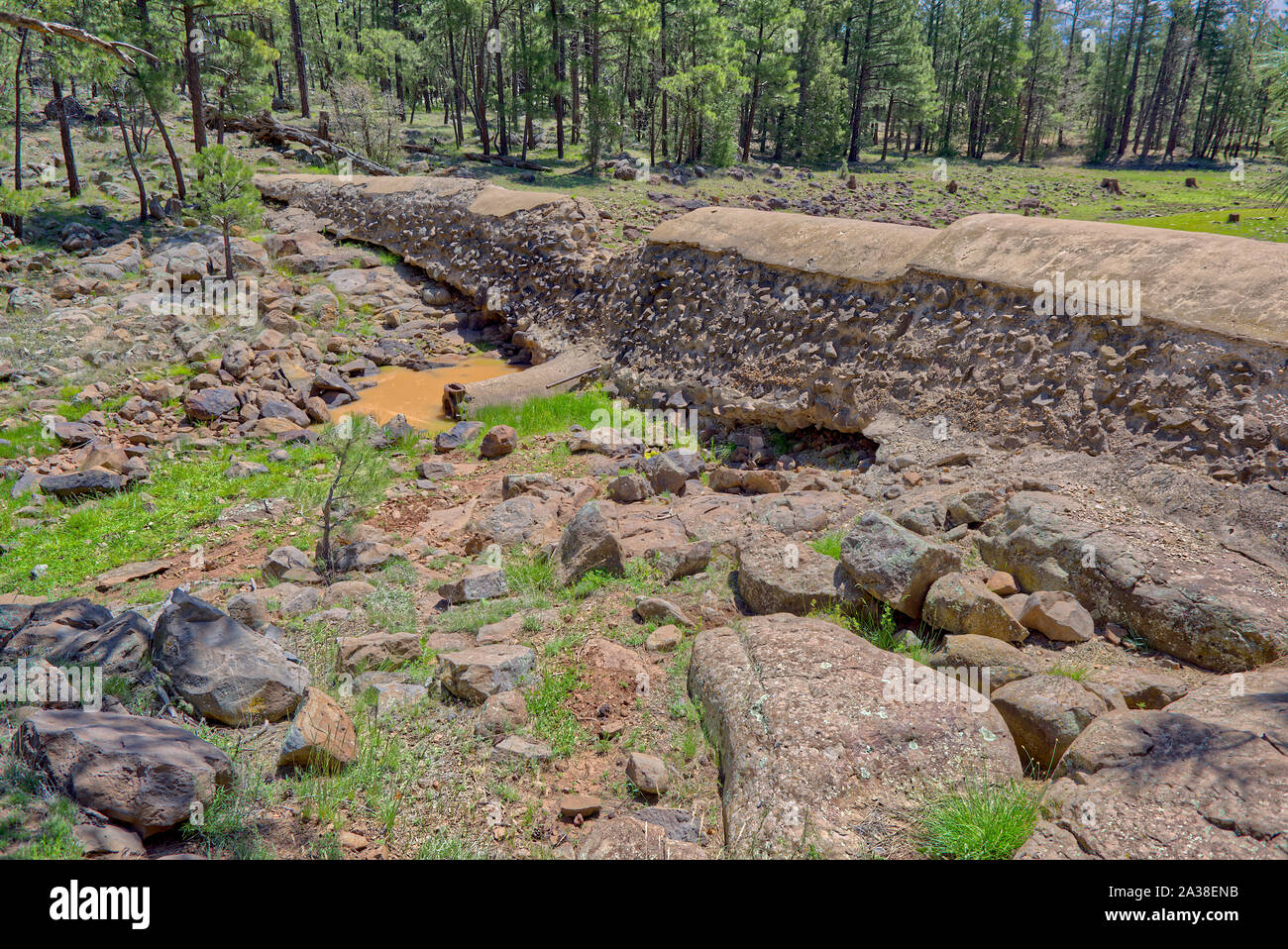 La décomposition des ruines de Foxboro Lake, près de Munds Park, Arizona, United States Banque D'Images