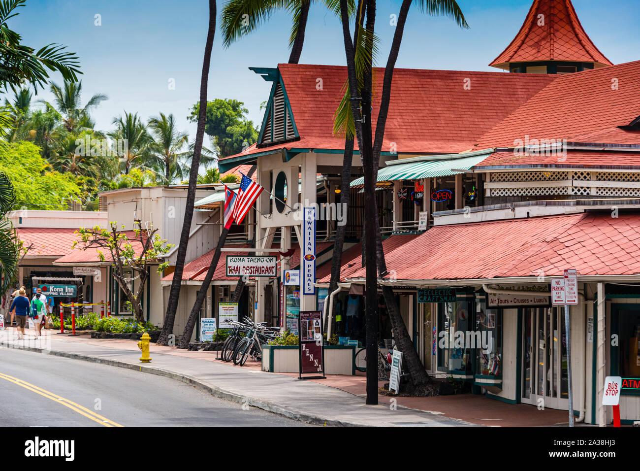Hawai'i, la Grande Île, Kailua-Kona, Ali'i Drive, magasins et restaurants Banque D'Images